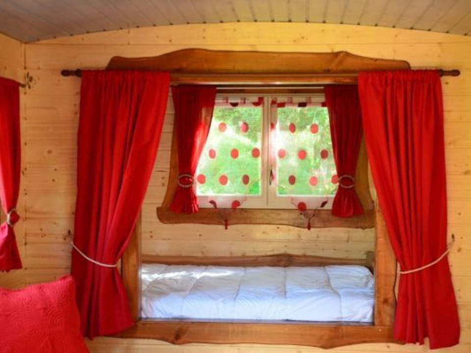 Roulotte cosy avec kitchenette, ruisseau apaisant et espace bien-être, nuit insolite à Ferdrupt - FR-1-589-444 House in Vosges