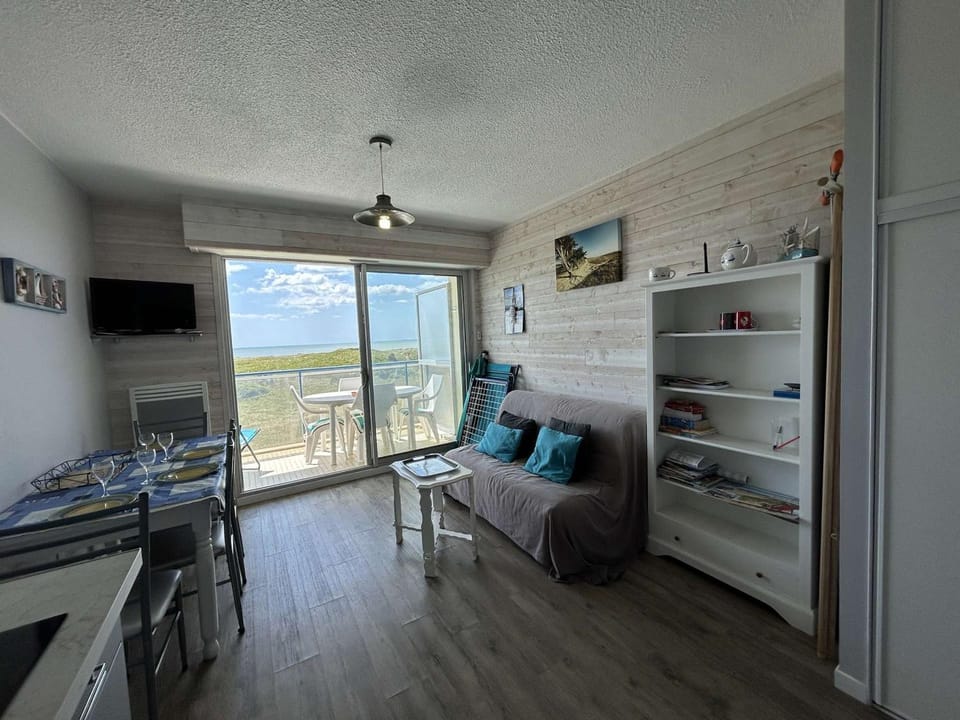 Appartement cosy avec balcon face mer - Accès plage & parking privé - FR-1-224C-241 Apartment in Saint-Jean-de-Monts