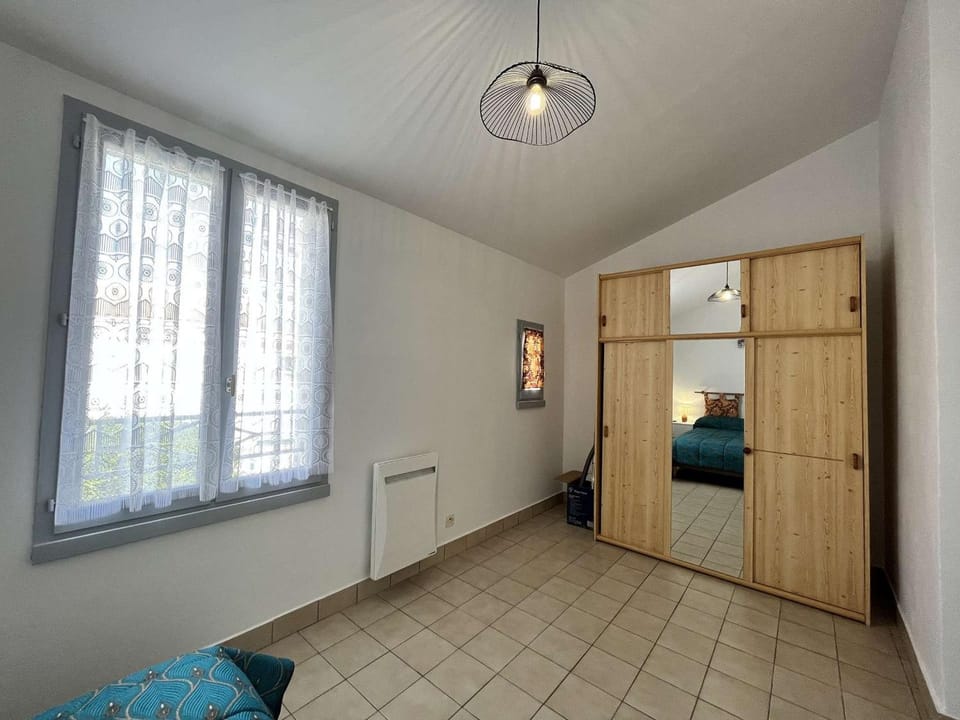 Appartement cosy en centre-ville avec balcon, parking et à 10 min des plages - 4 couchages - FR-1-224B-196 Apartment in Noirmoutier-en-l'Île