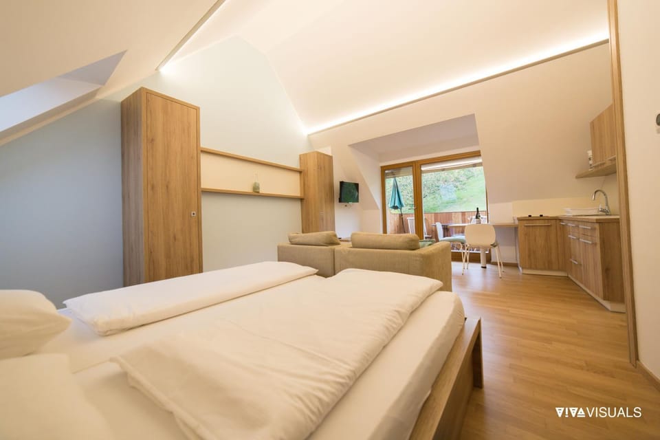 Bed, Photo of the whole room, hair dresser