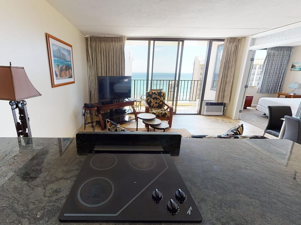 36th Floor Deluxe Ocean View Condo with Free Parking & Wifi condo Apartment in Honolulu
