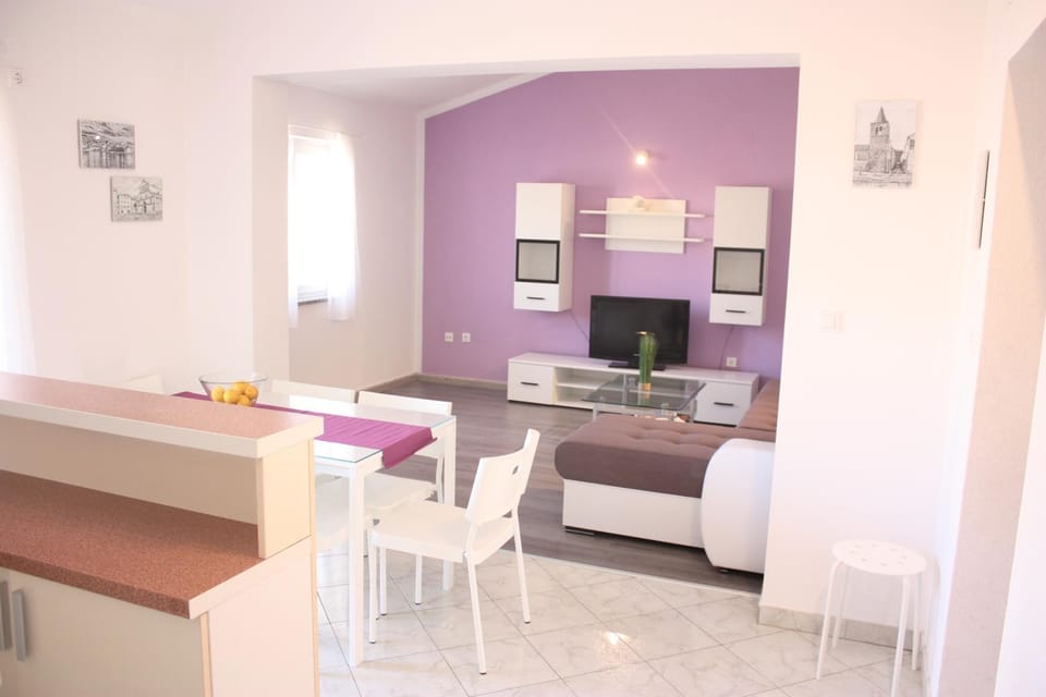 TV and multimedia, Balcony/Terrace, Living room, Seating area