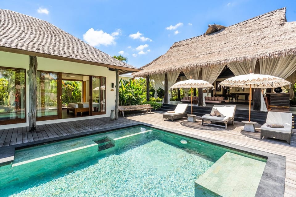Property building, Pool view, Swimming pool, sunbed