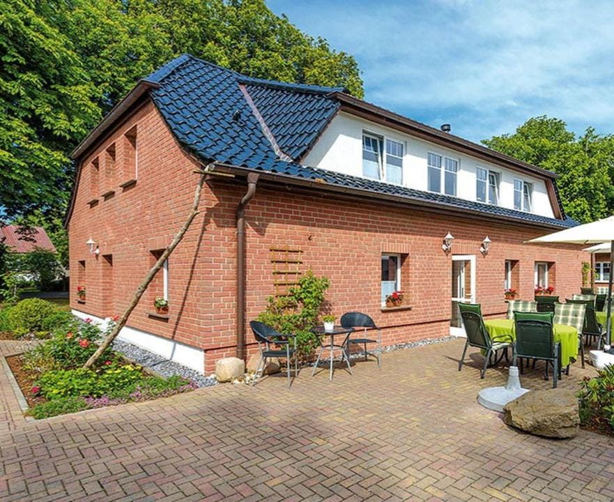 Ferienhaus BODDEN-BLICK vis-a-vis Hiddensee für bis zu 6 Gäste -im OG- House in Mecklenburg-Vorpommern, Germany