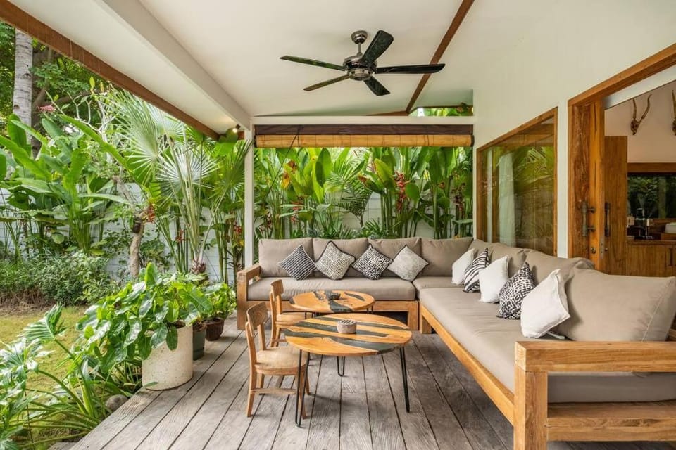 Designer NEW 3BDR - Lush Garden+Pool Villa in Pemenang