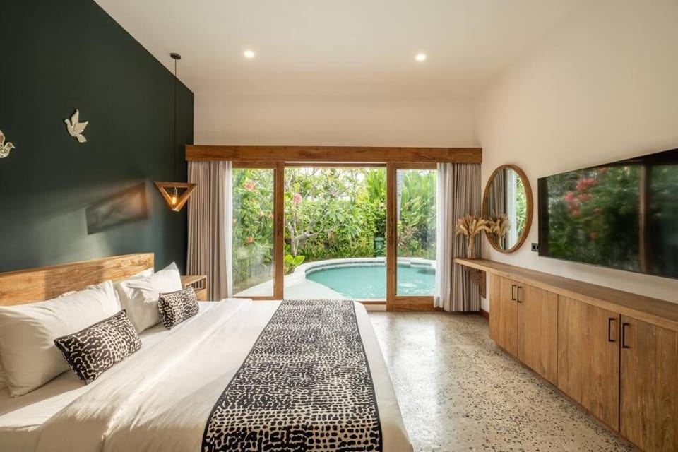Designer NEW 3BDR - Lush Garden+Pool Villa in Pemenang