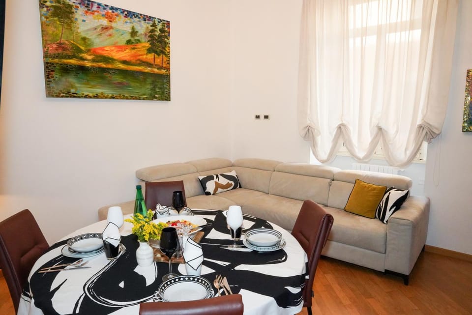 Living room, Dining area