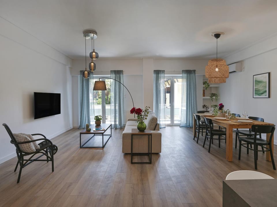 Communal lounge/ TV room, Living room