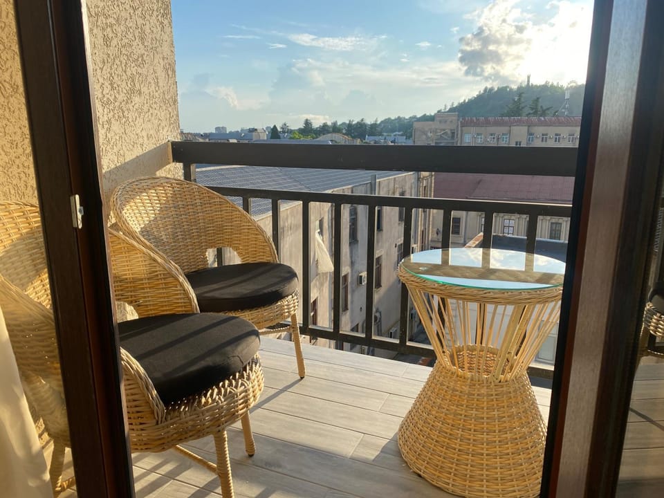 Balcony/Terrace, Mountain view