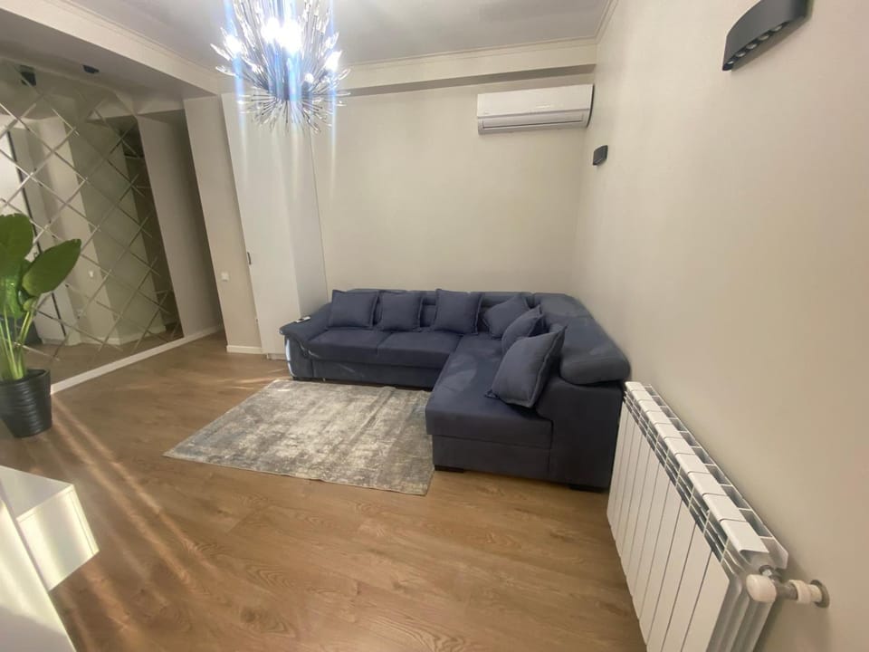 Living room, Seating area, internet