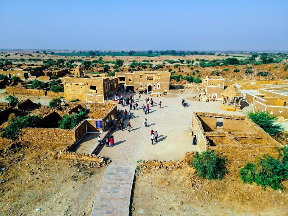 Nearby landmark, Day, People, Neighbourhood, Natural landscape, Bird's eye view, City view, Landmark view, Street view, Location, group of guests