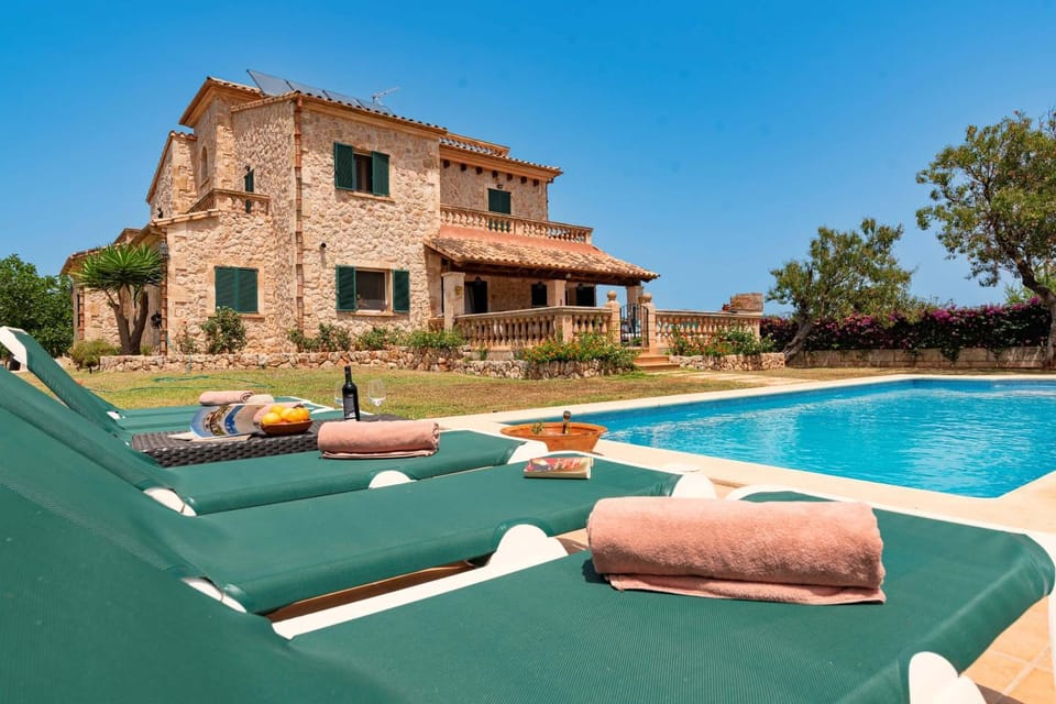 Property building, Pool view, Swimming pool, sunbed, towels