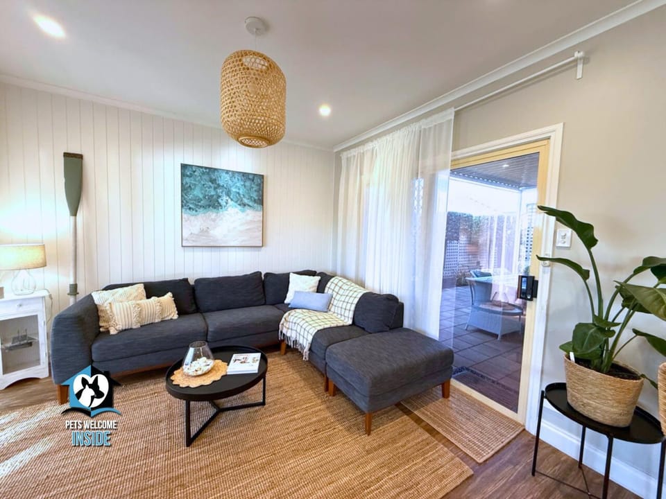 Living room, Decorative detail, Seating area