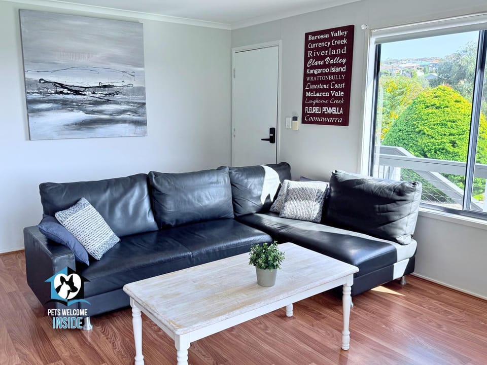 Living room, Decorative detail, Decorative detail, Seating area