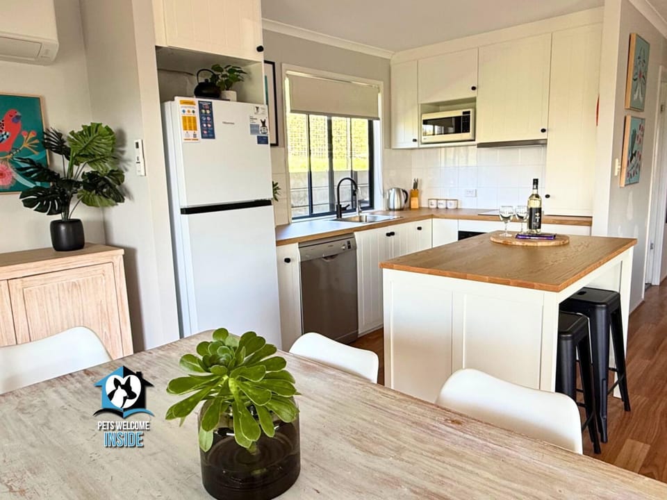 Lake & Reserve Front Bird Haven - 3BR House in Encounter Bay