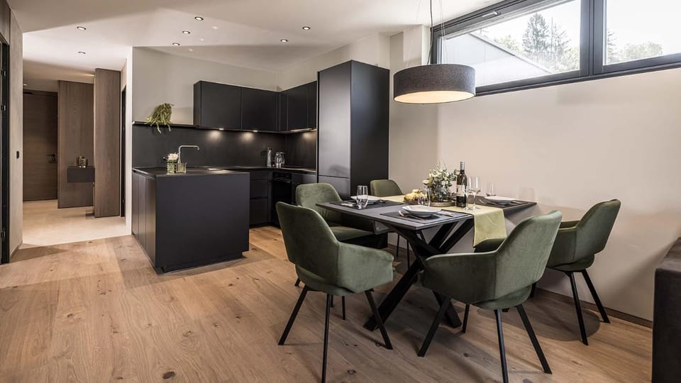 Dining area, kitchen