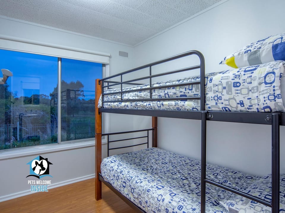 Bedroom, Garden view, bunk bed