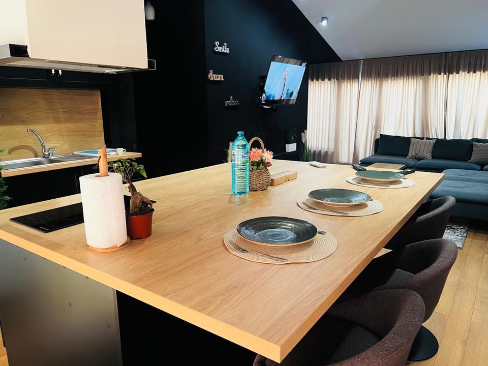 TV and multimedia, Kitchen or kitchenette, Living room, Dining area