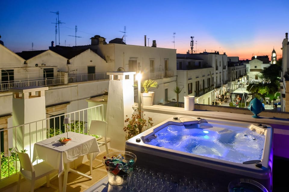 Hot Tub, Hot Tub, Balcony/Terrace, Pool view, Open Air Bath, sunbed