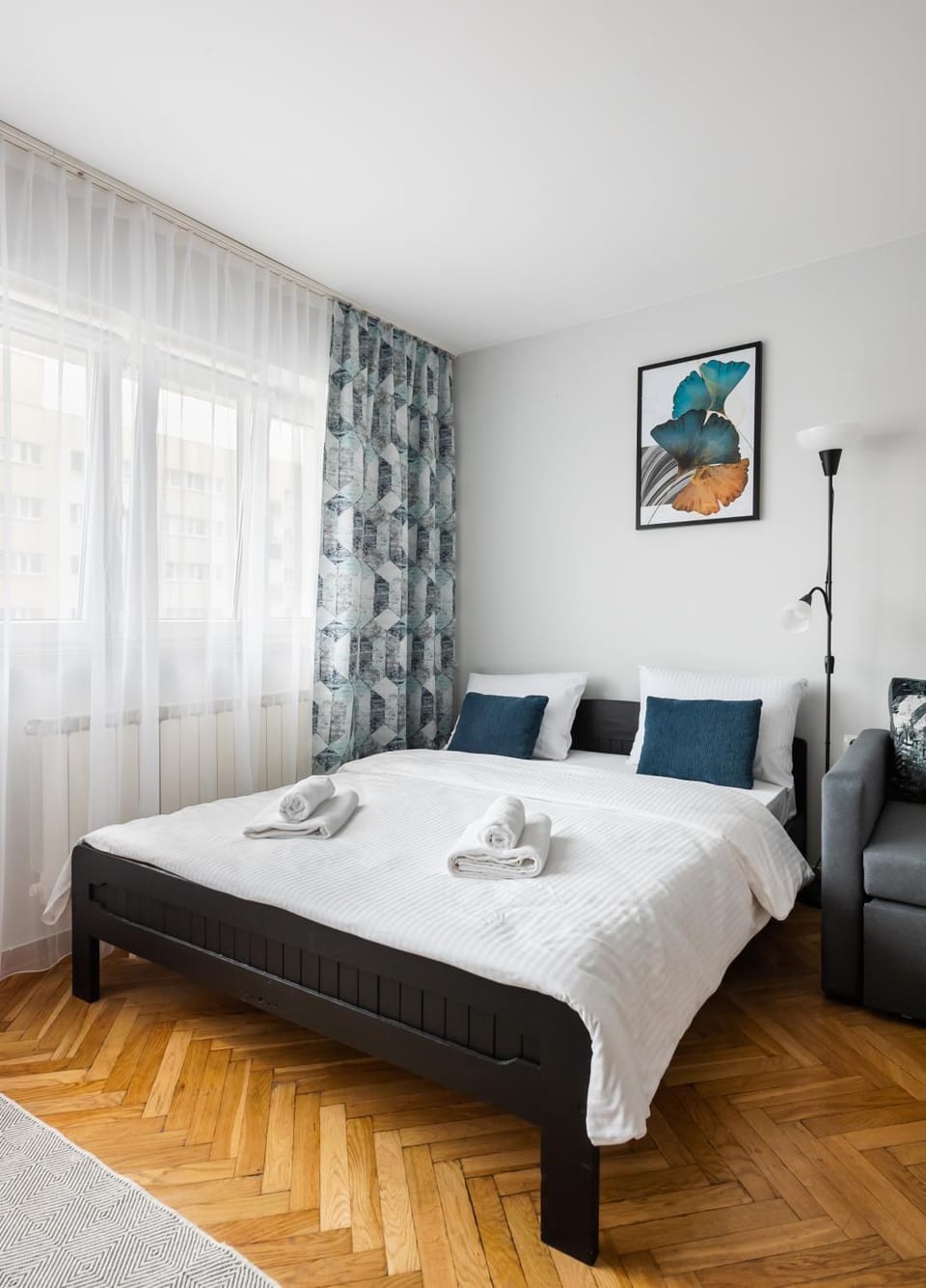 Bed, Living room, Photo of the whole room, Seating area, Bedroom, towels