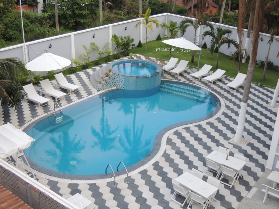 Swimming pool, Swimming pool