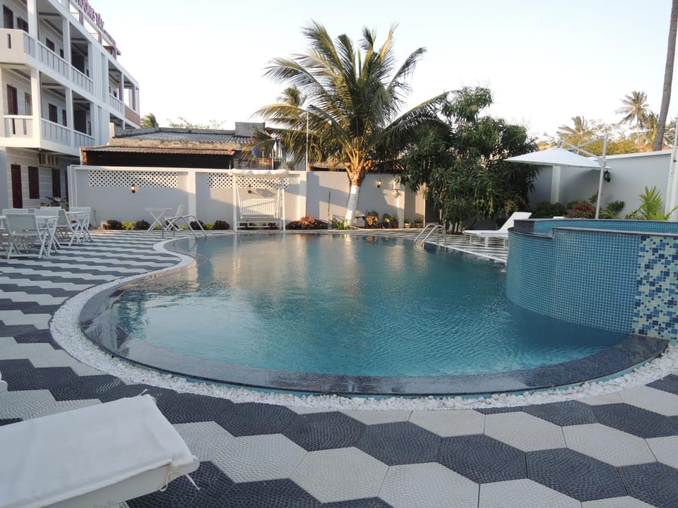 Swimming pool, Swimming pool