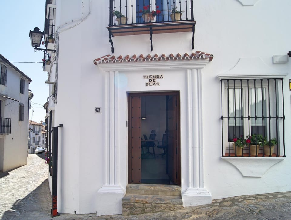 Property building, Facade/entrance