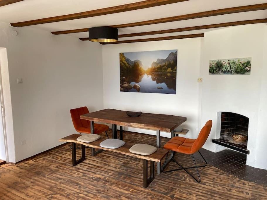 Seating area, Dining area