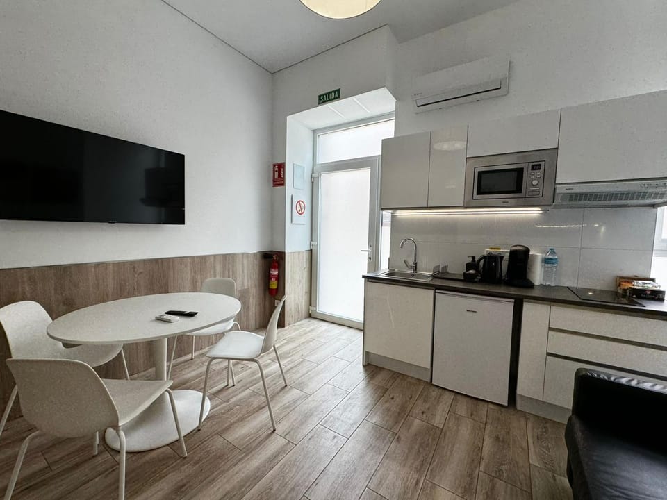 TV and multimedia, Kitchen or kitchenette, Living room, Dining area
