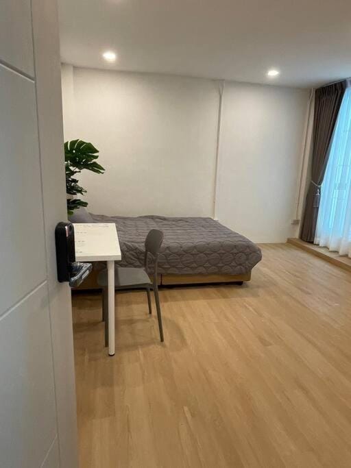 33 Avenue Apartment in Bangkok
