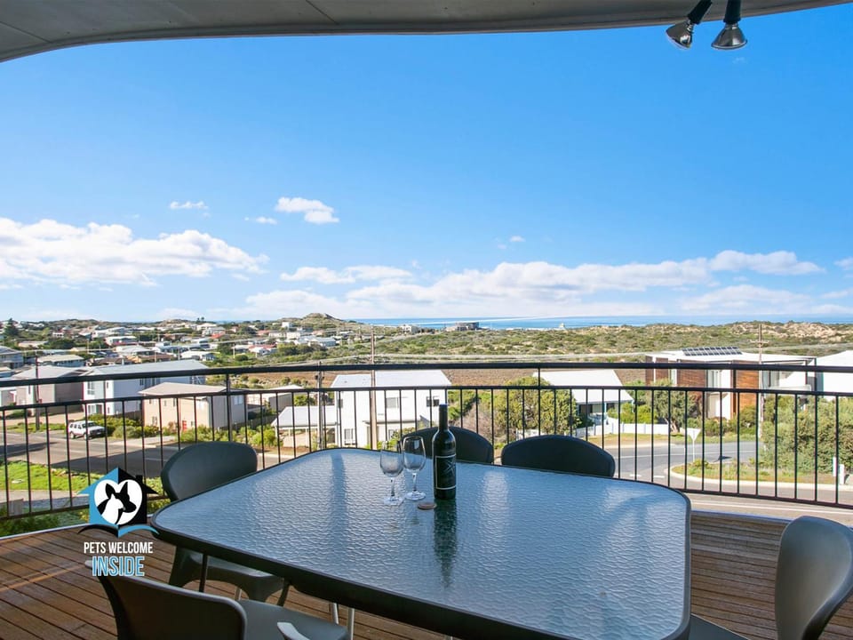 Balcony/Terrace, Balcony/Terrace, Dining area, Beach, Sea view, Sea view, Street view, Sunrise, Sunset