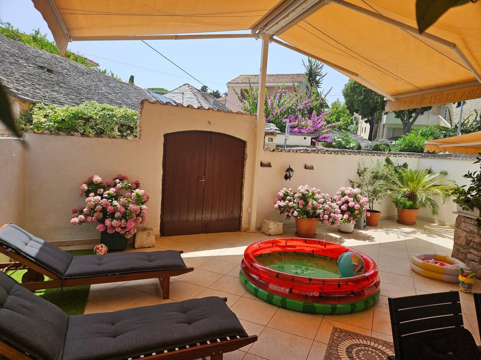 Balcony/Terrace, Seating area, Garden view