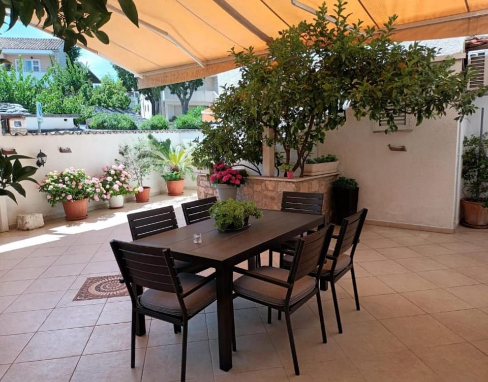 Balcony/Terrace, Seating area, Garden view