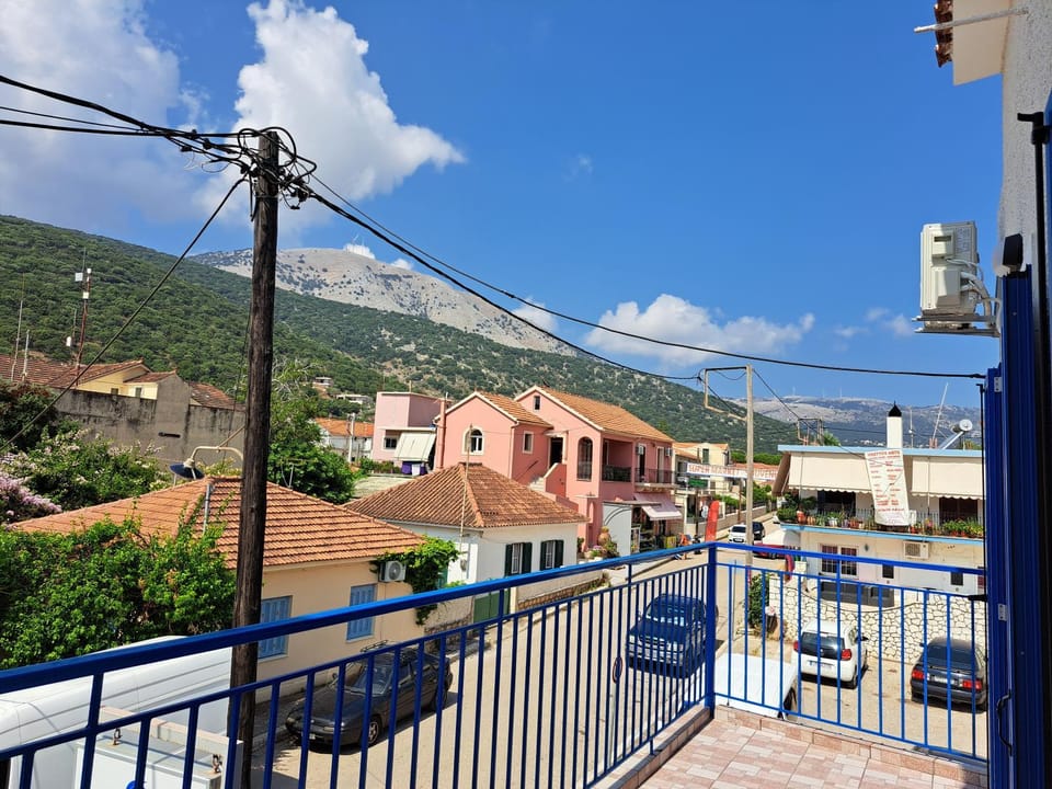 Balcony/Terrace, Mountain view