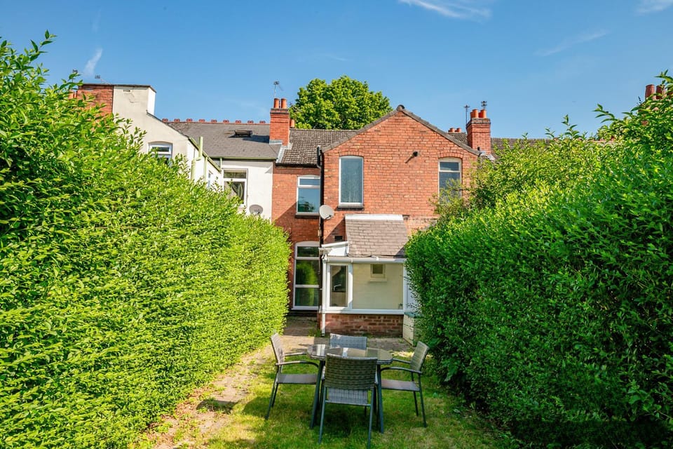 Garden, Seating area, Garden view
