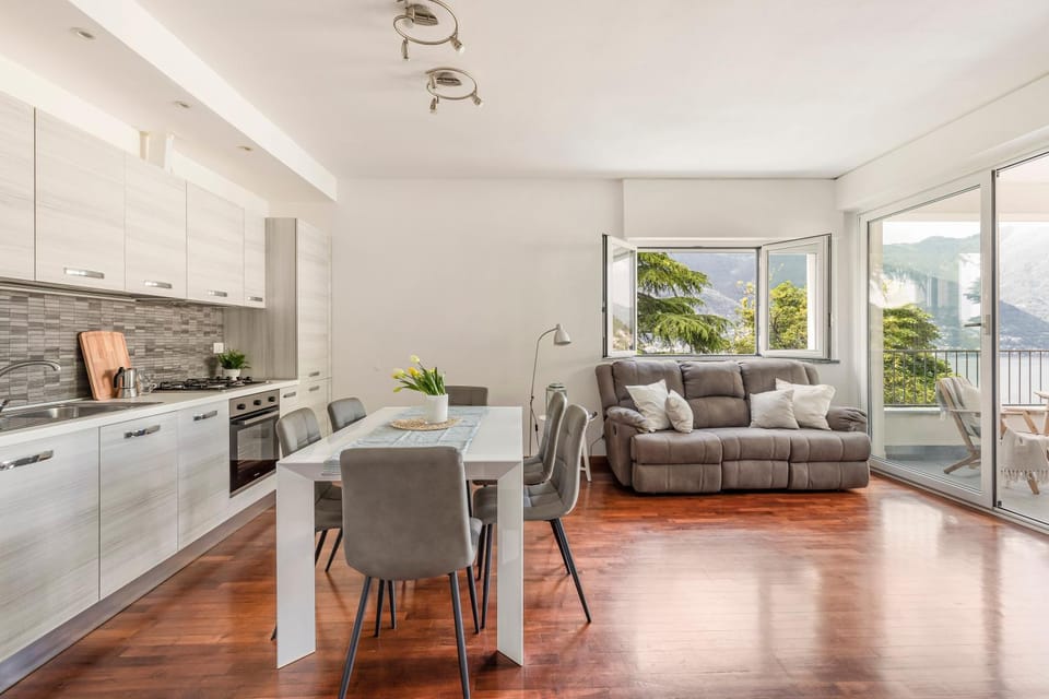 Kitchen or kitchenette, Living room, Seating area, Dining area, stove