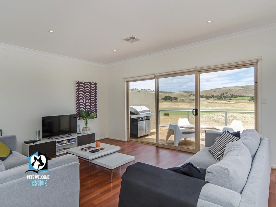 Patio, Communal lounge/ TV room, BBQ facilities, TV and multimedia, Living room, Seating area