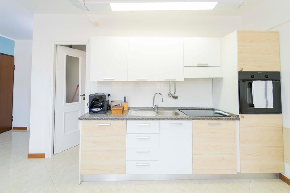 Kitchen or kitchenette, pet friendly, stove