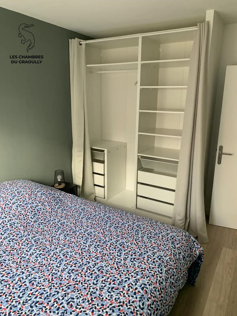 Bed, Photo of the whole room, Bedroom, wardrobe