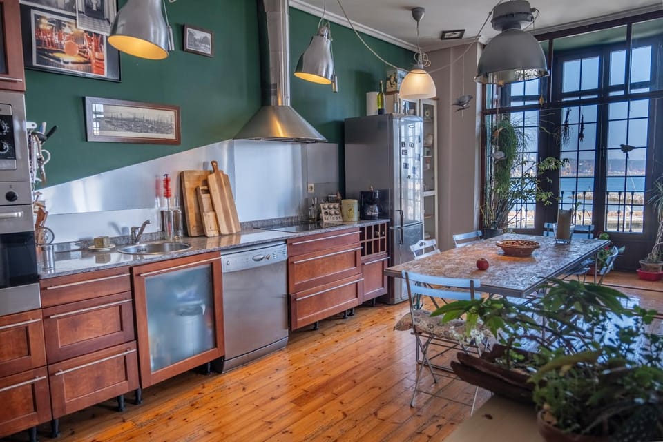 Kitchen or kitchenette, Seating area, Dining area, minibar, pet friendly
