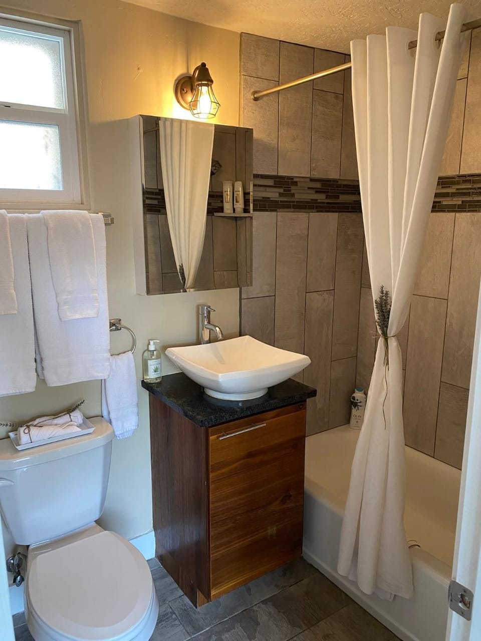 Shower, Toilet, Bathroom, Bath, towels