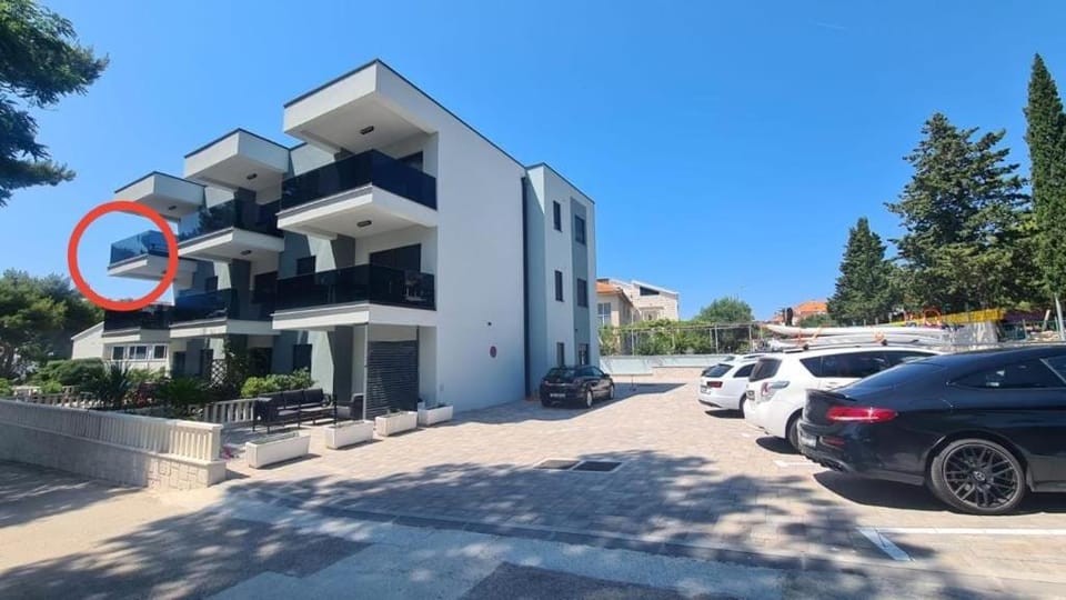 Property building, Street view, Location, Parking