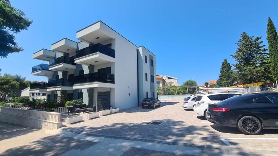 Property building, Street view, Location, Parking