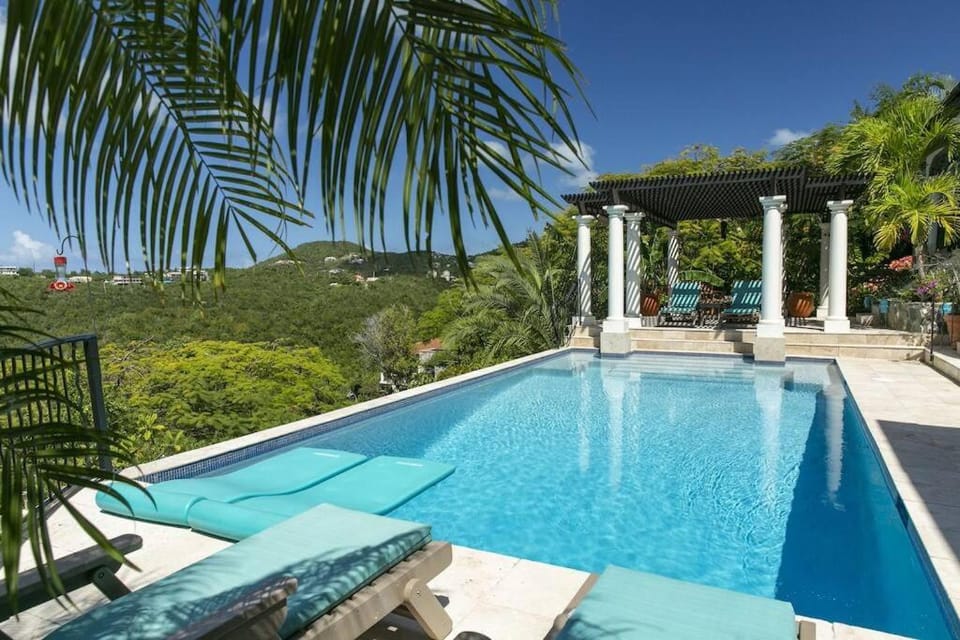 Arc Du Soleil- 3 BDRM Sleeps 6 Stunning Views Villa in Cruz Bay