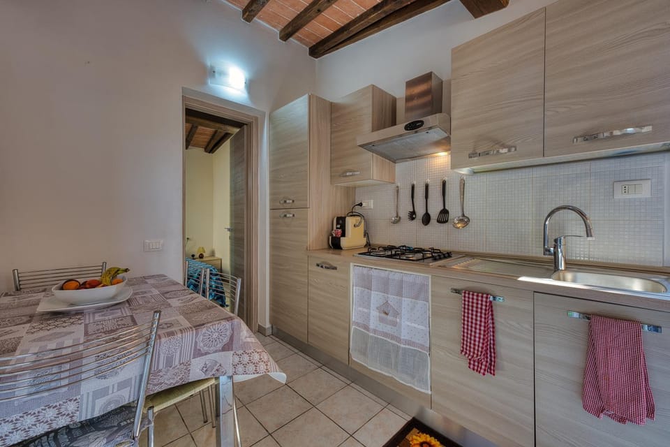 Kitchen or kitchenette, Dining area, stove