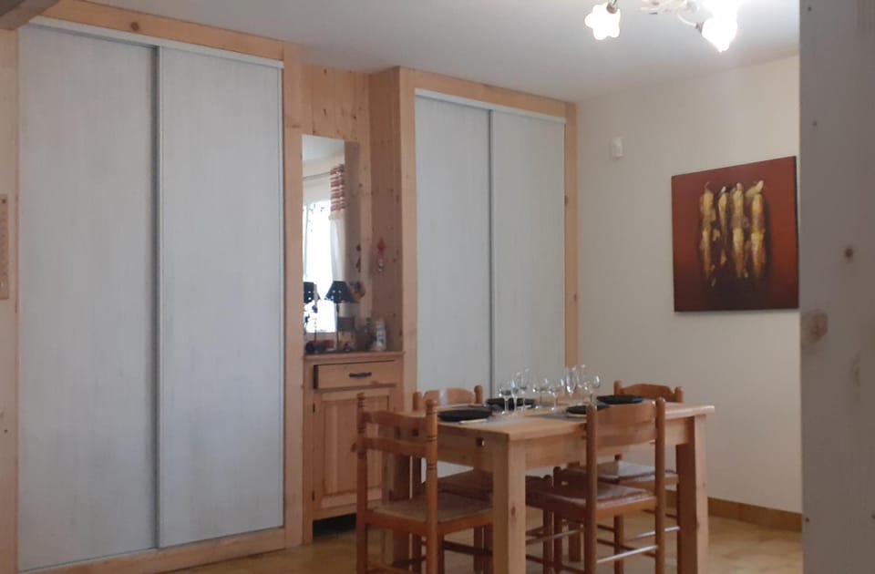T3 RDC 2/4 pers, terrasse et garage privé. Apartment in Provence-Alpes-Côte d'Azur