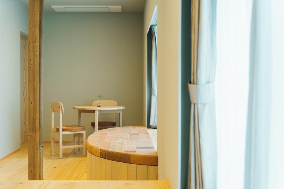 Photo of the whole room, Area and facilities