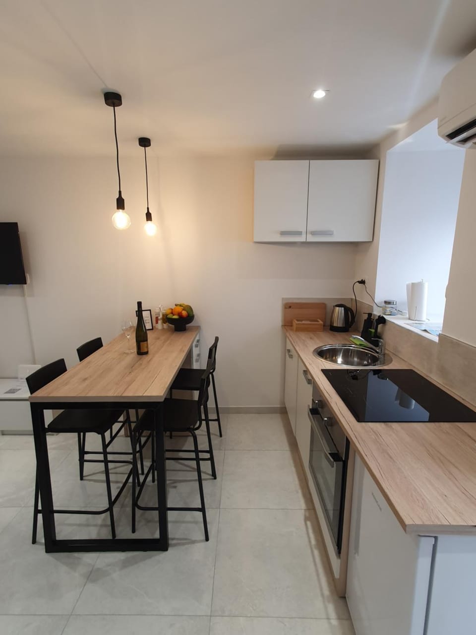 Kitchen or kitchenette, Dining area, pet friendly, stove, toaster