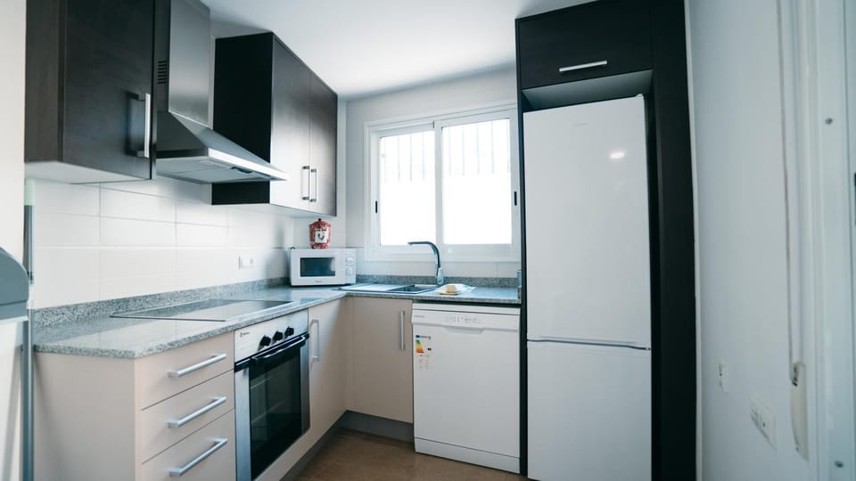 Kitchen or kitchenette, dishwasher, minibar, oven, pet friendly, stove