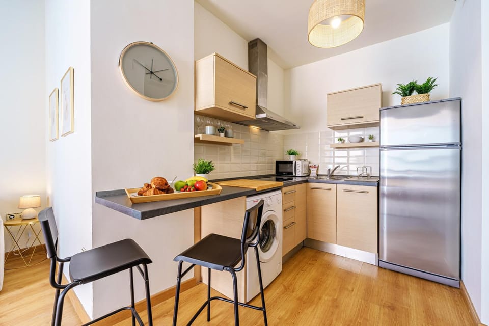 Kitchen or kitchenette, Dining area, minibar, toaster, washing machine